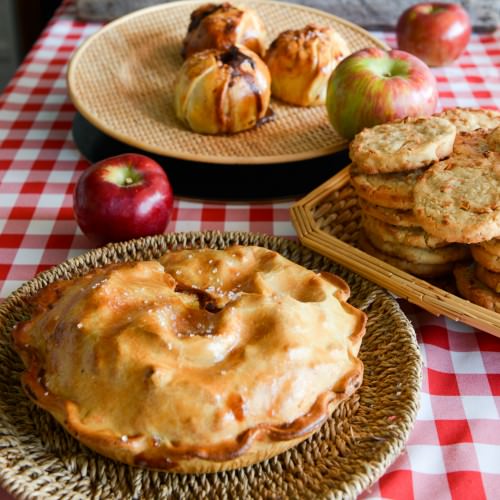 Tartes aux pommes, baluchons de chocolate et pommes et biscuits aux pommes
